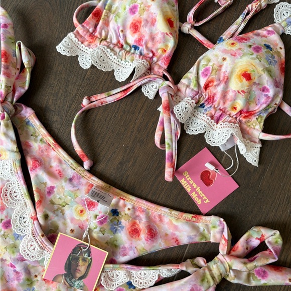NWT Strawberry Milk Mob Buttersweet Samba Floral Lace Bikini Set Size Small - Picture 3 of 8